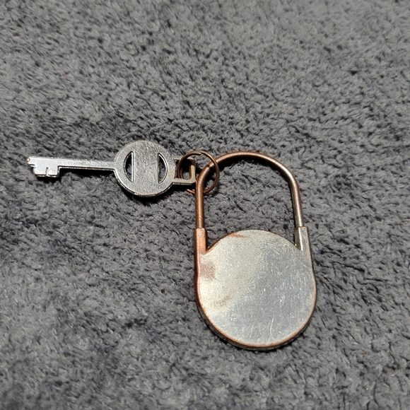 Vintage M.Kors Key & Lock ZipperPull - Picture 4 of 5